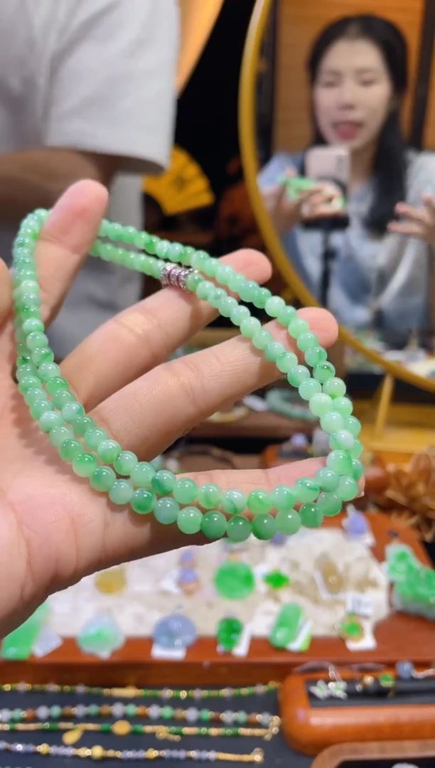 颈饰未镶嵌翡翠项链