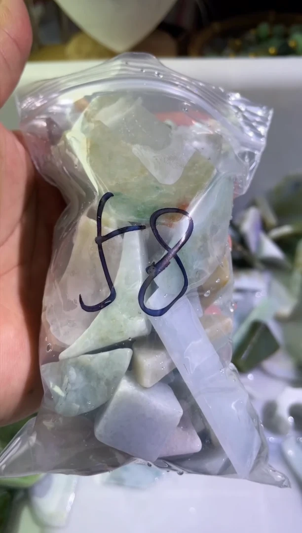 【闪购商品】翡翠颈饰未镶嵌天然A货翡翠边角小号58