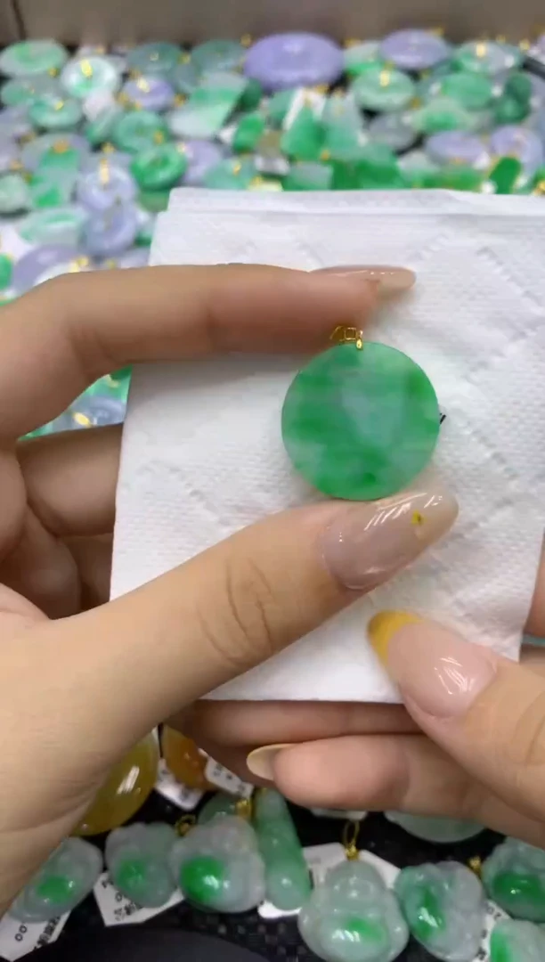 颈饰18K金镶嵌翡翠天然缅甸翡翠A货