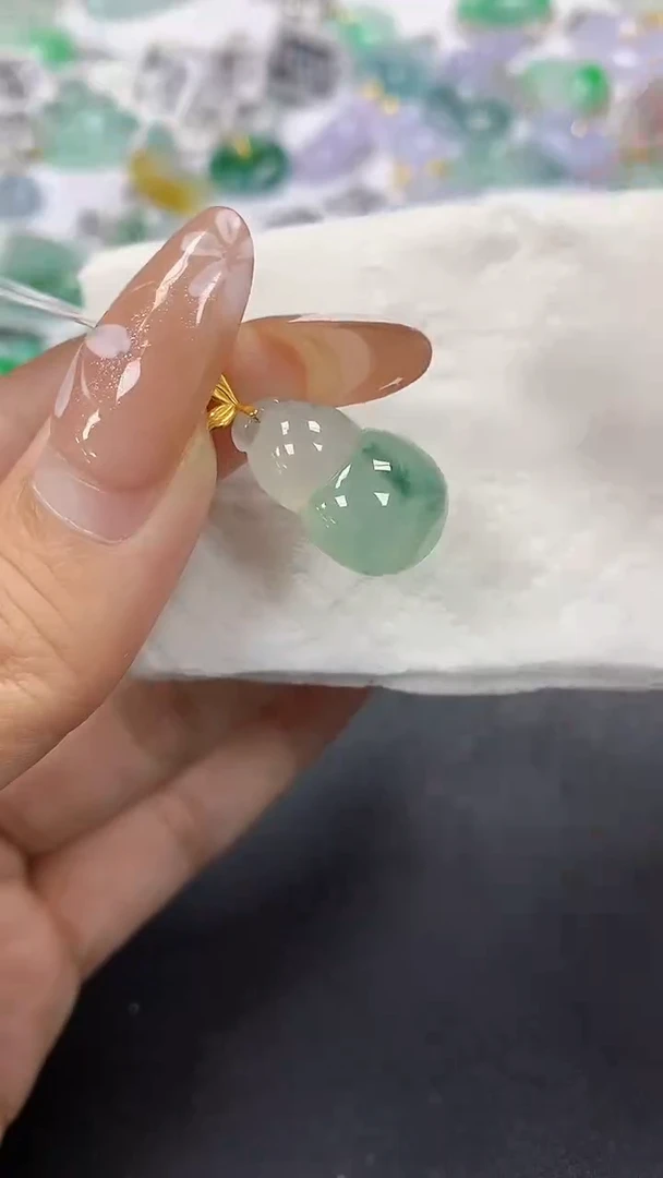 颈饰18K金镶嵌翡翠a货假一赔三支持复检百元上9元证书费自理