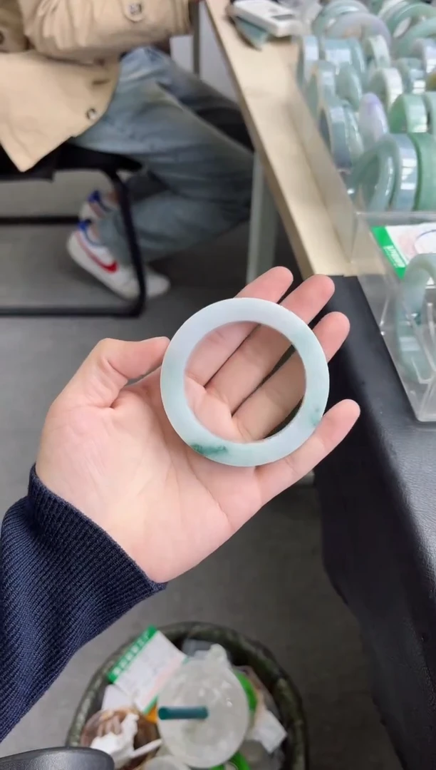 未镶嵌手镯定制翡翠小**?手镯