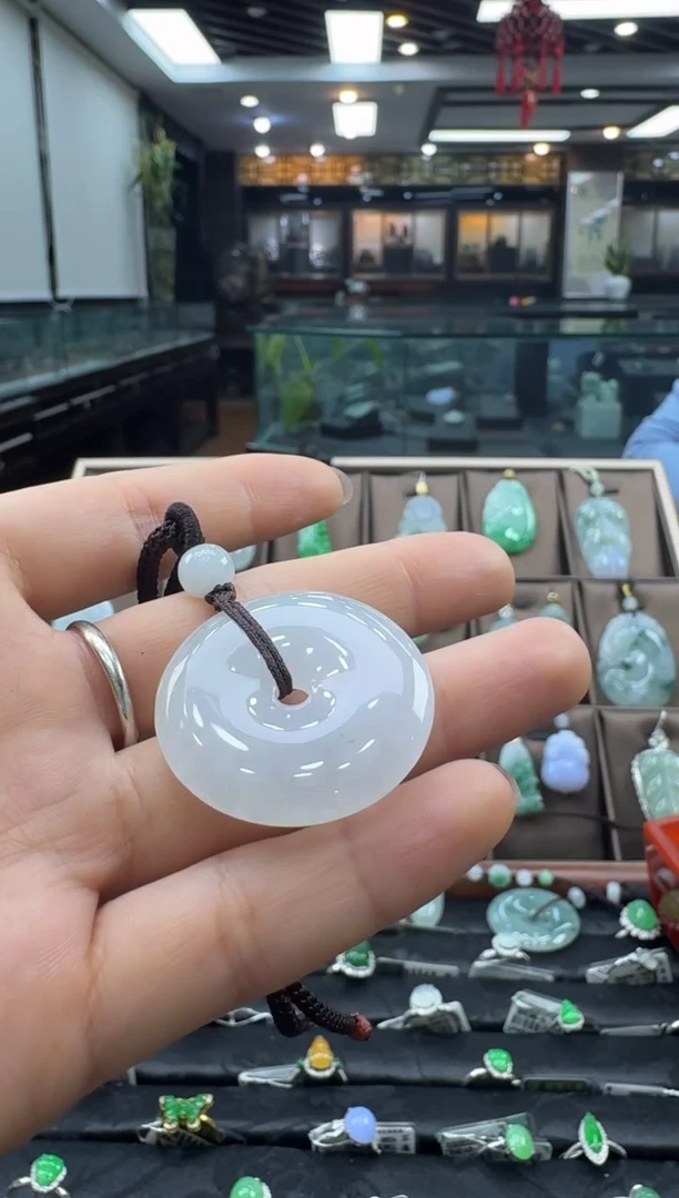 颈饰未镶嵌翡翠平安扣