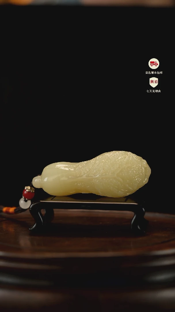 云南石竹叶青雕刻：手握白菜手把件摆件挂件