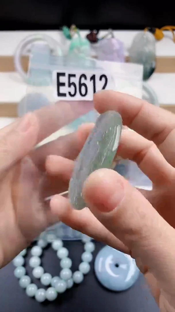 颈饰未镶嵌翡翠天然翡翠吊坠挂件