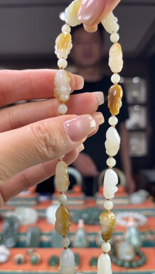 颈饰未镶嵌和田玉佩佩