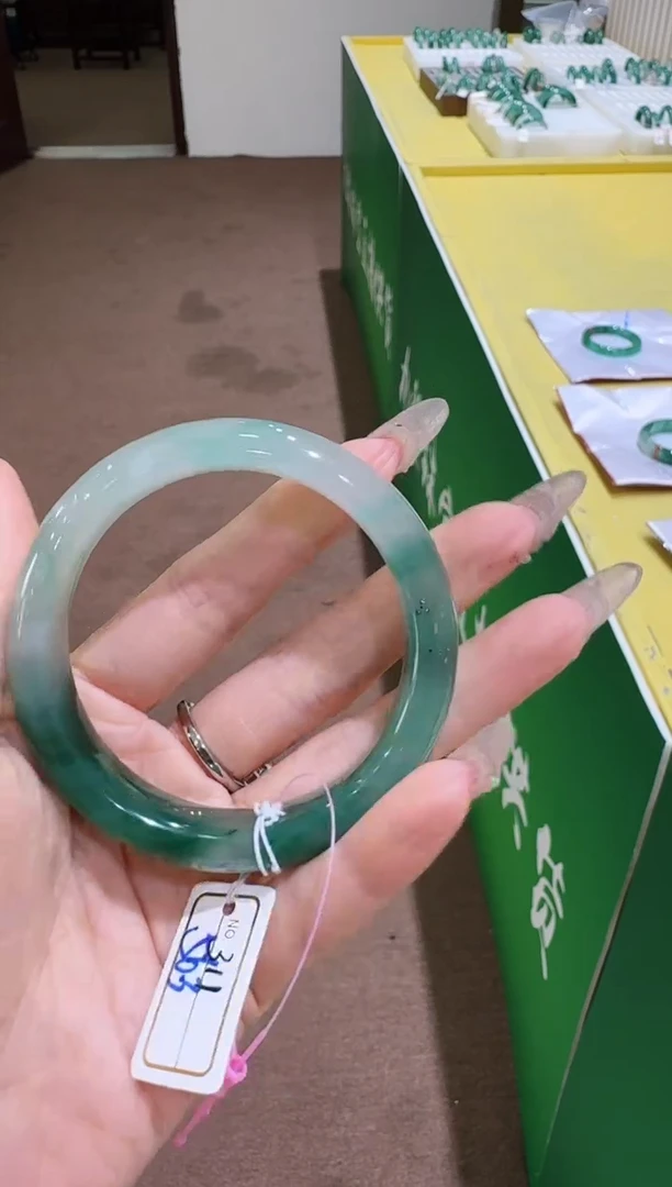 【闪购商品】石英质玉手镯未镶嵌311