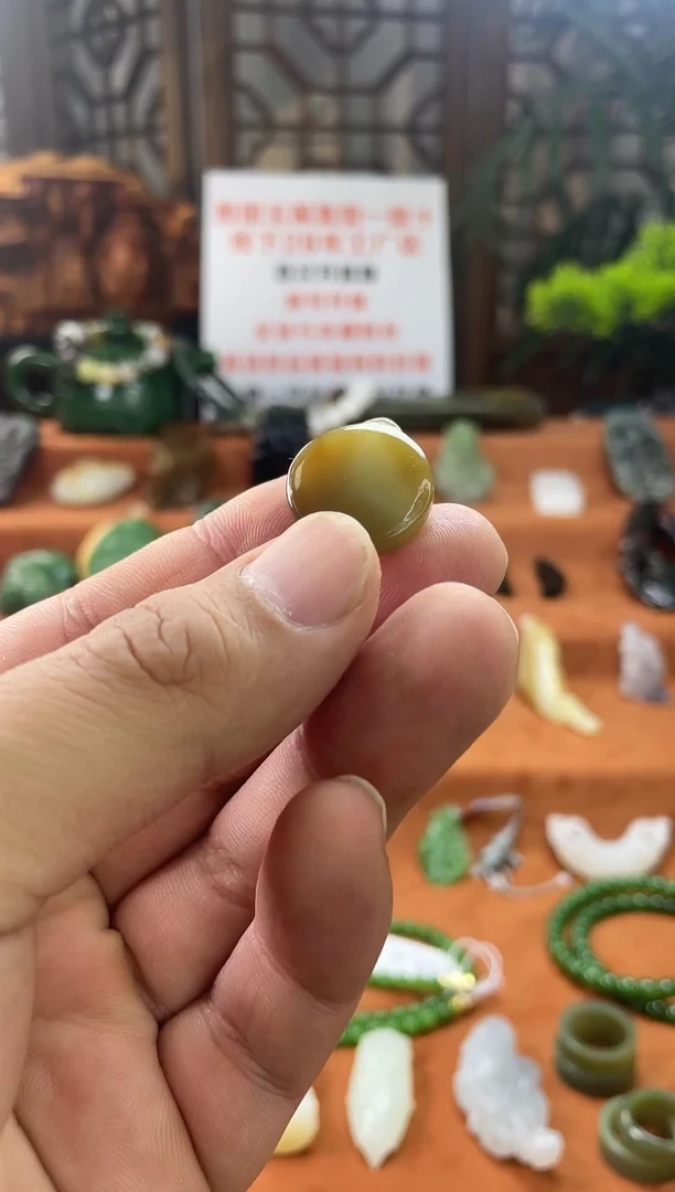 颈饰未镶嵌和田玉新疆且末糖圆无事牌带证书