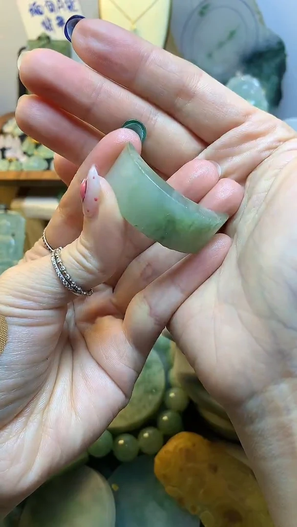 未镶嵌挂件翡翠缅甸A货翡翠,没有运费险,有纹有裂