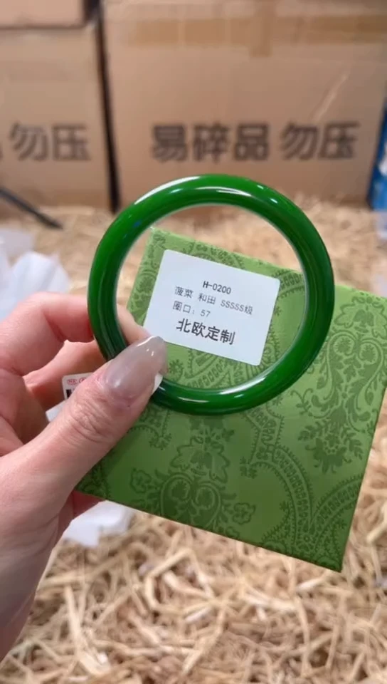 未镶嵌手镯石英质玉H-0200