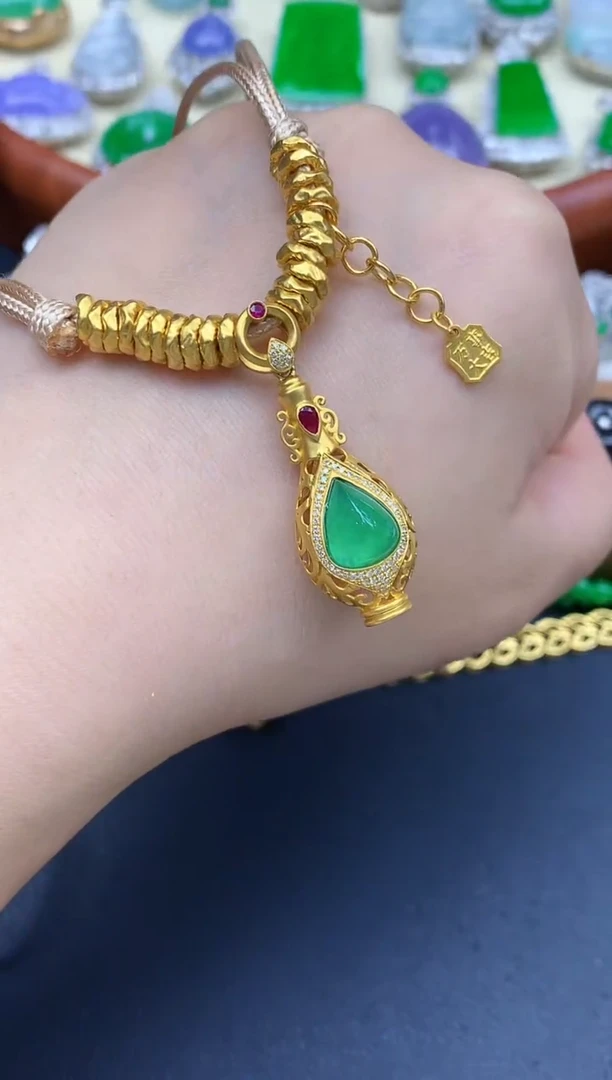 颈饰18K金镶嵌翡翠235-中国好珍宝