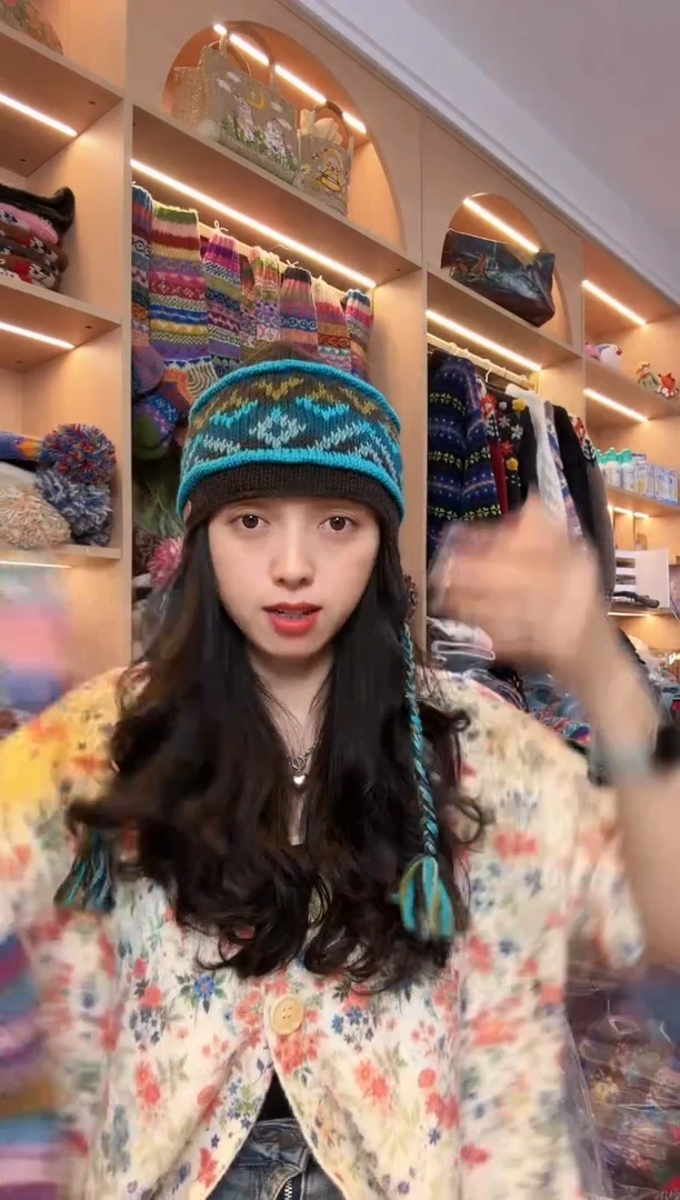 美利奴软羊毛蓝黑色护耳帽