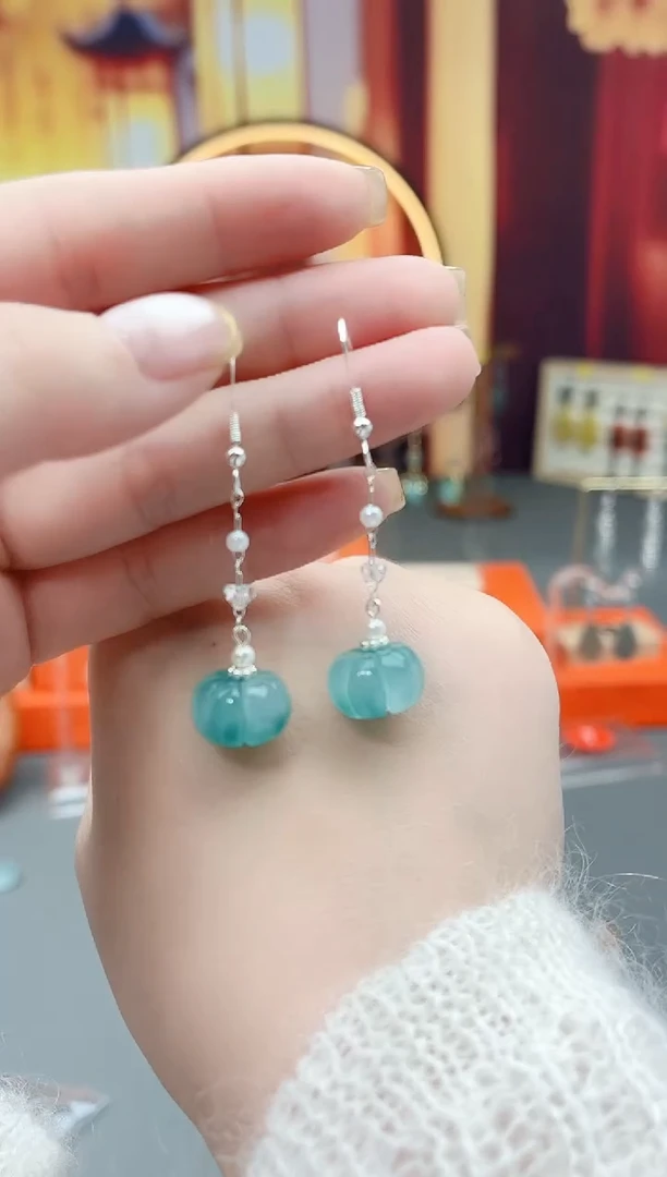 未镶嵌石英质玉（天山翠）耳钉w05