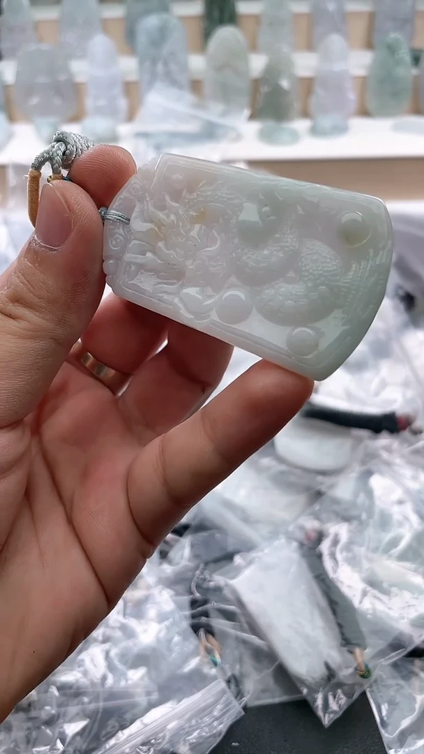 翡翠未镶嵌颈饰..../5/29/ 115