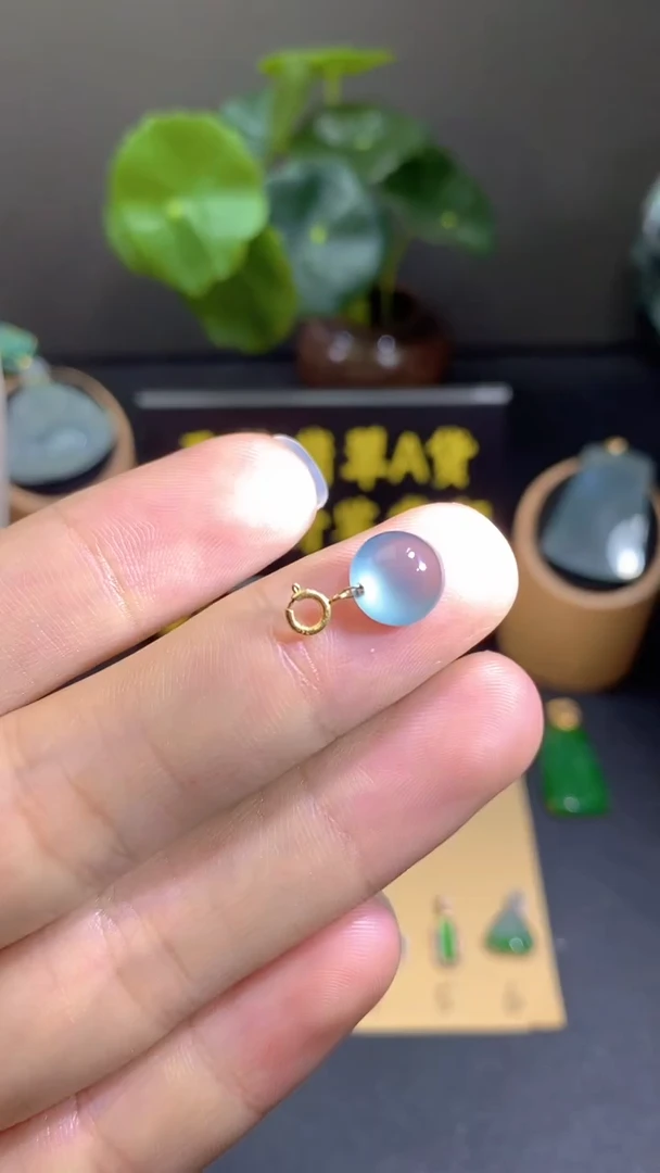 颈饰18K金镶嵌翡翠翡翠A货