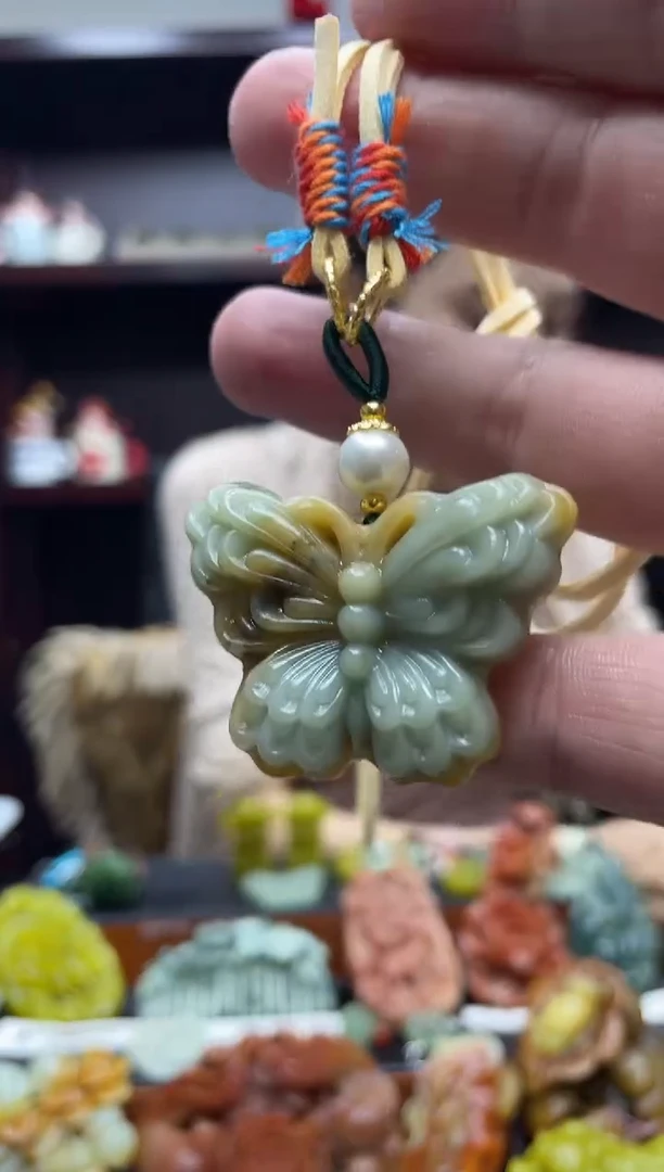 岫玉未镶嵌吊坠·