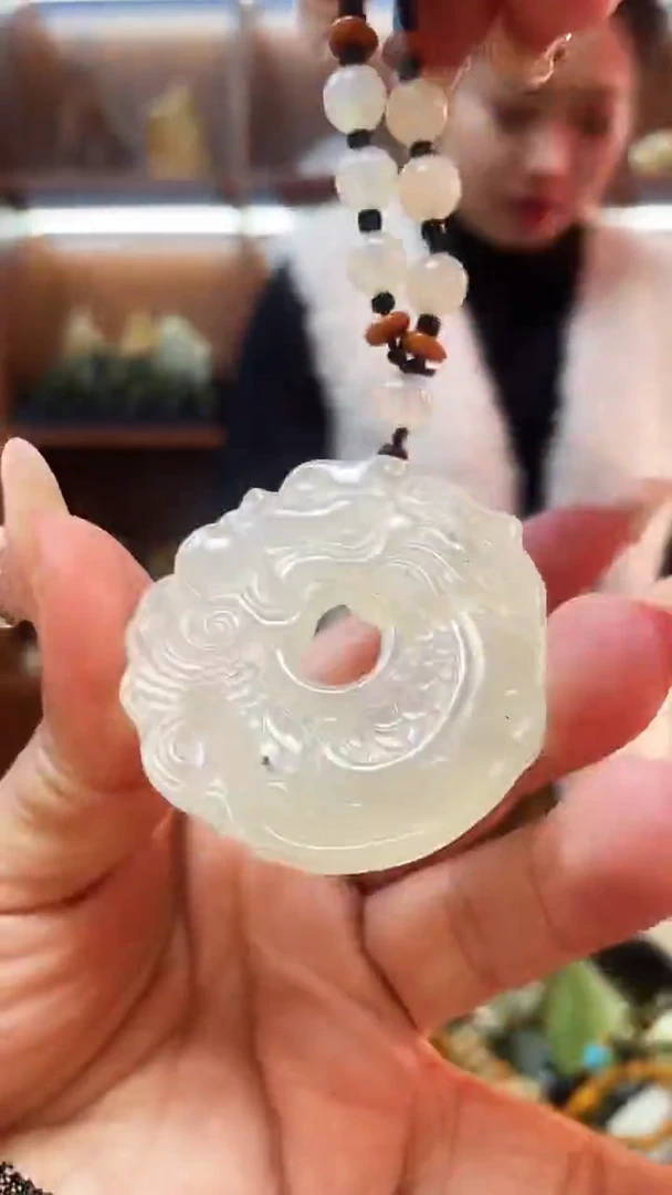 未镶嵌蛇纹石玉吊坠