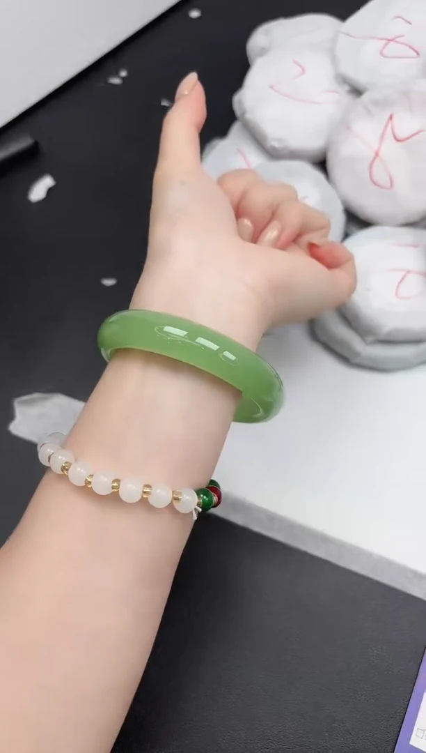 未镶嵌手镯石英质玉343/5657