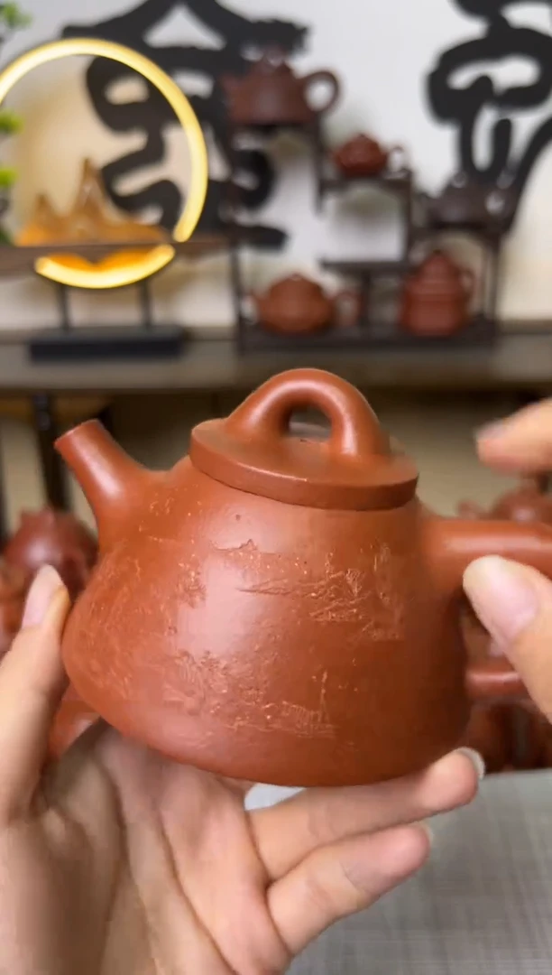 茶壶段泥红降坡霸王石瓢壶山水刻170CC-甘来兵