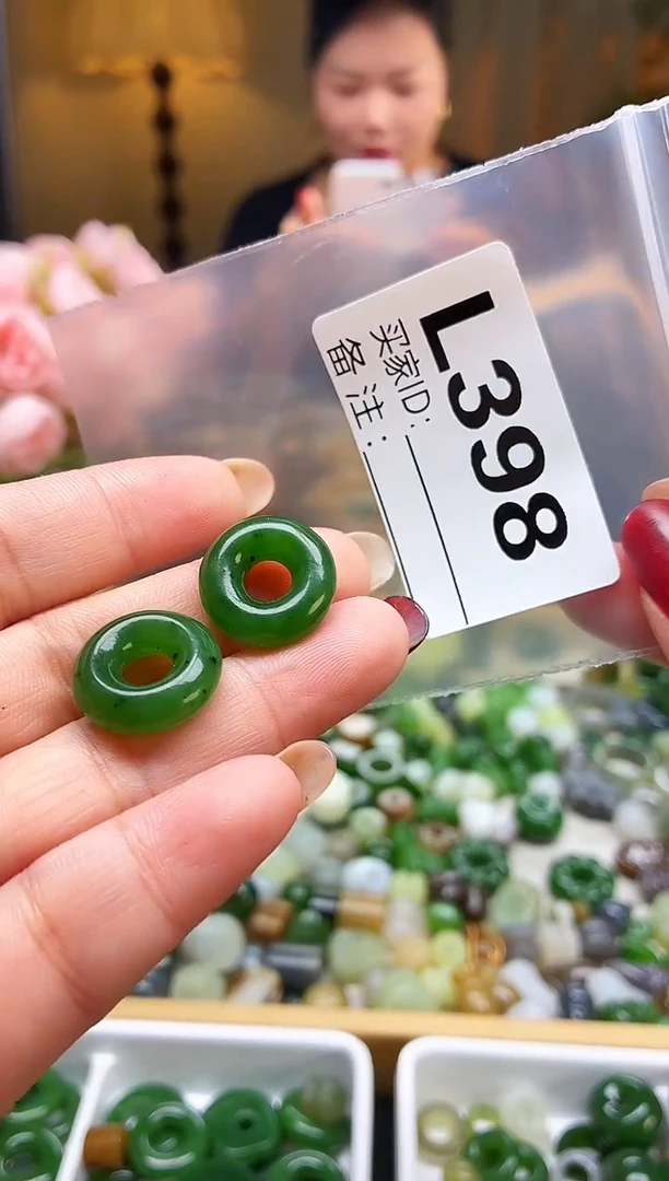 颈饰未镶嵌和田玉一对