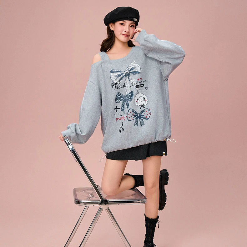 【蝴蝶结】B.Duck小黄鸭2025春季新款灰色露肩芭蕾运动风甜辣卫衣