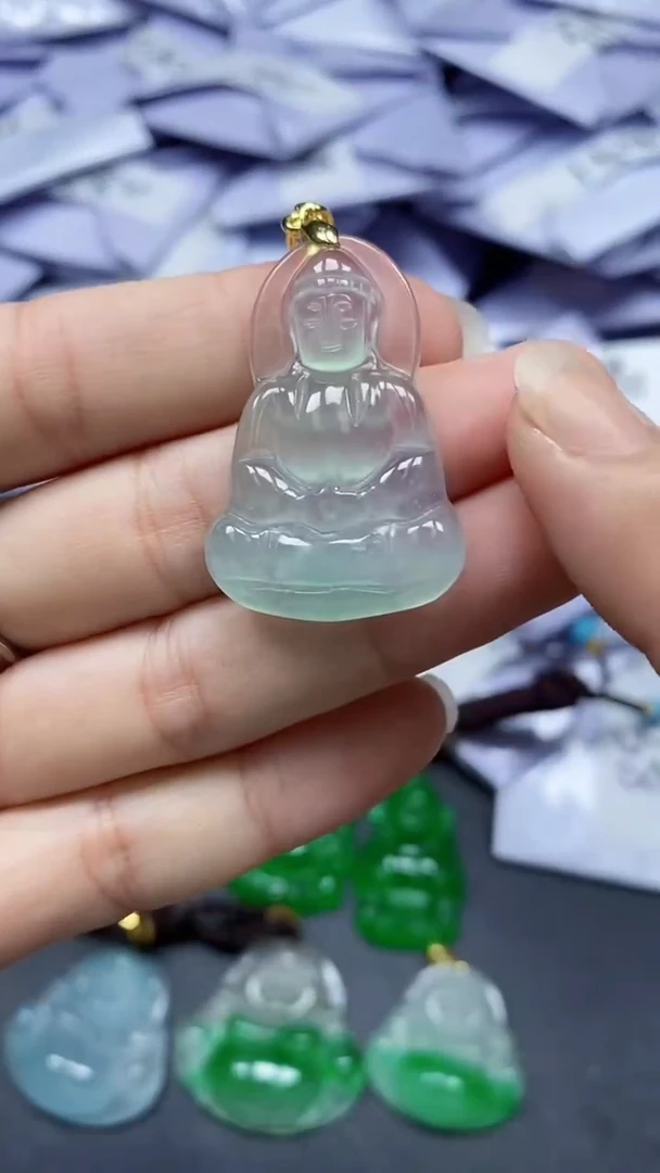 翡翠未镶嵌吊坠(赠链)127