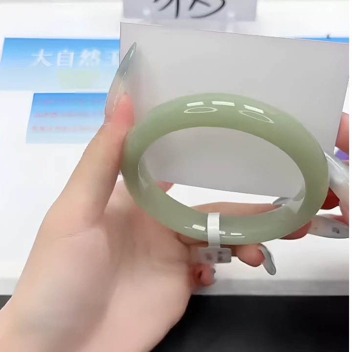 玉镯  石英质玉新疆东陵晴水色镯子 高品