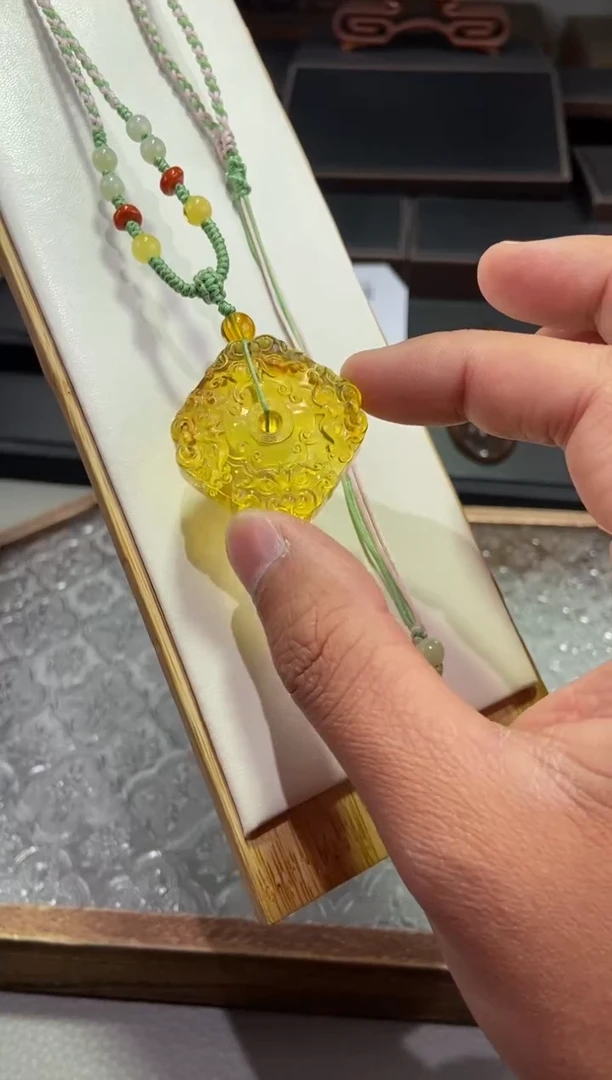 琥珀颈饰未镶嵌貔貅方扣吊坠