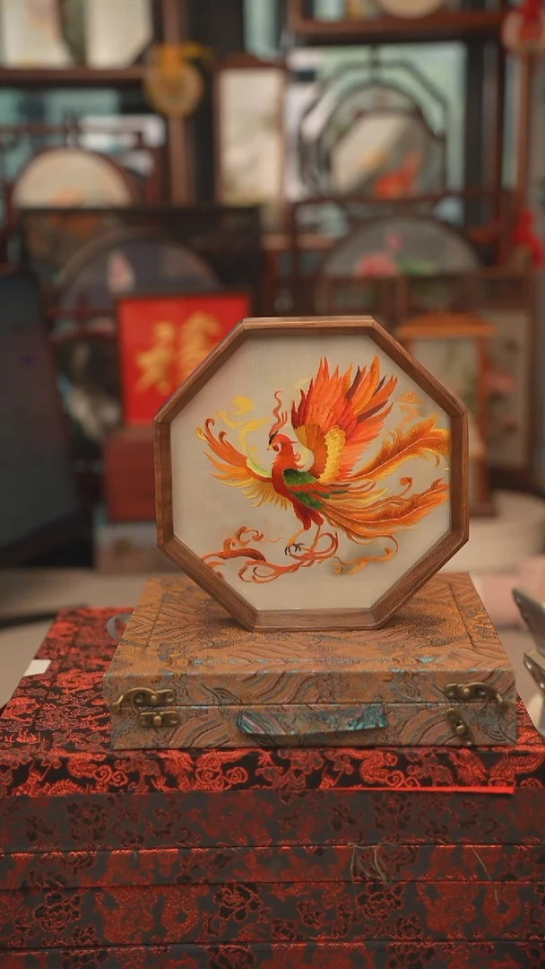 扇子苏绣双面绣八角台屏胡桃木框大号20CM