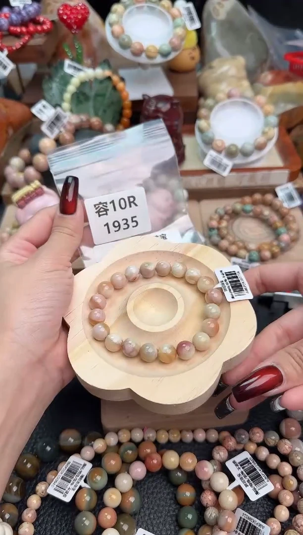 【闪购商品】石英质玉手链未镶嵌10R1935