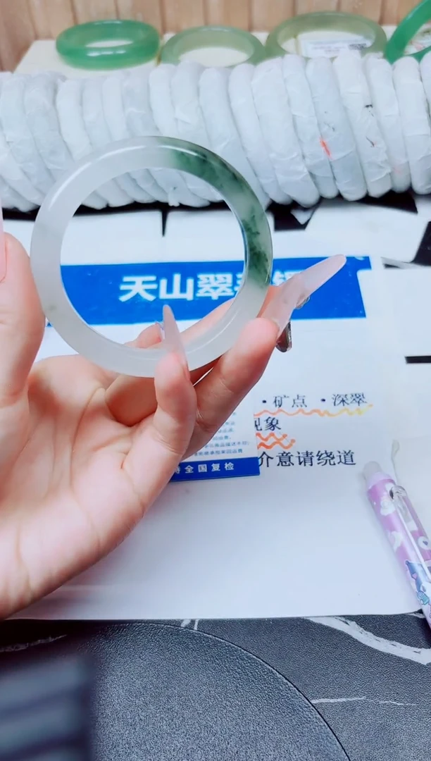 未镶嵌手镯石英质玉148/54.3