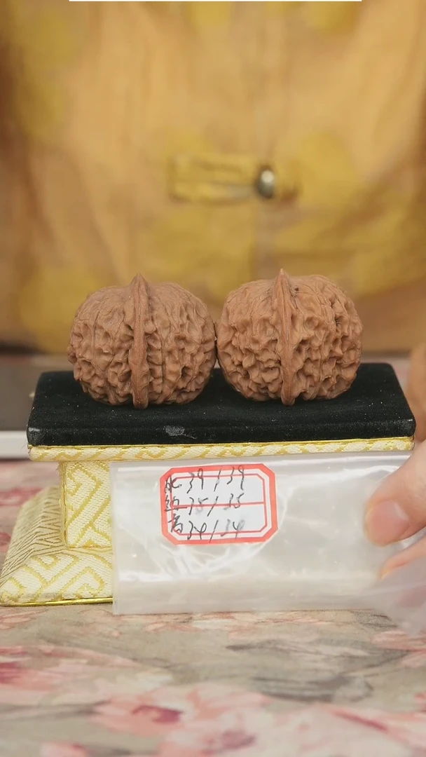 文玩核桃把件非嫁接元宝