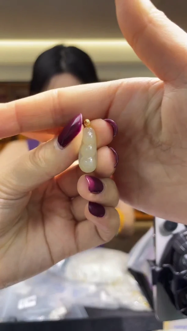 颈饰18K金镶嵌和田玉 （多样性发一件）