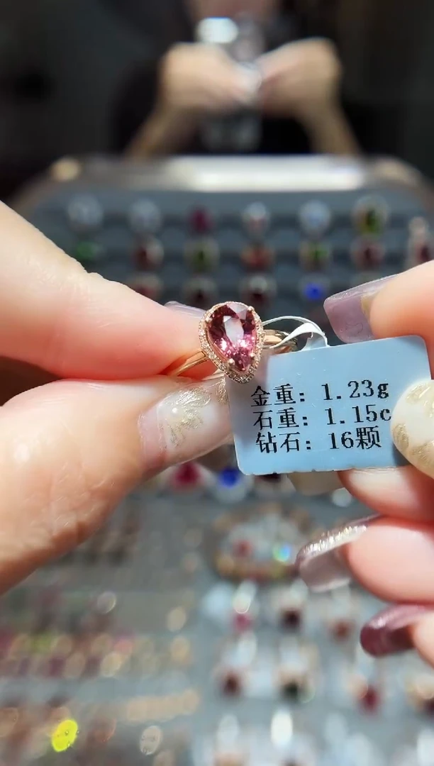 18K金镶嵌戒指碧玺1.15