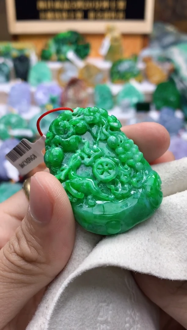 颈饰未镶嵌翡翠高****?天然A货翡翠