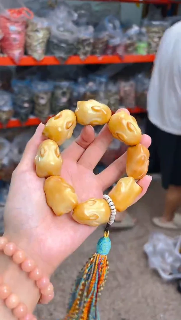 吊坠菩提根/象牙果大卡黄色趴趴兔手持