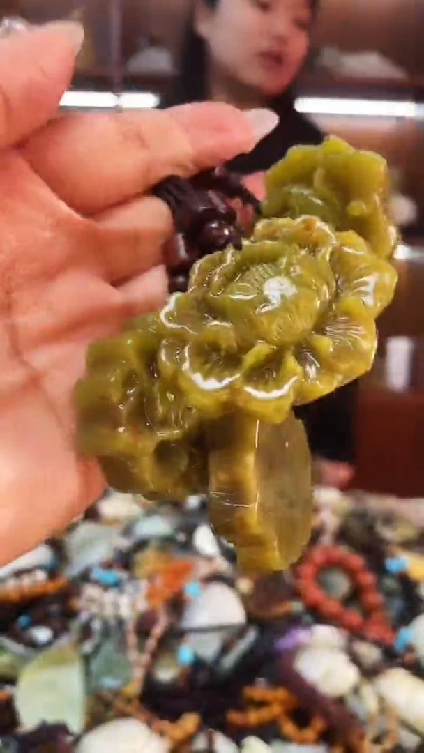 未镶嵌蛇纹石玉吊坠多样性发货，拍一发一拍二发二