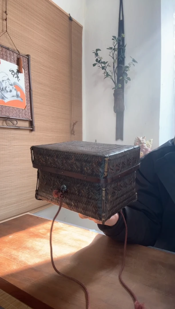 【闪购商品】杯中古品个别存有岁月痕迹，谨慎下单哦~