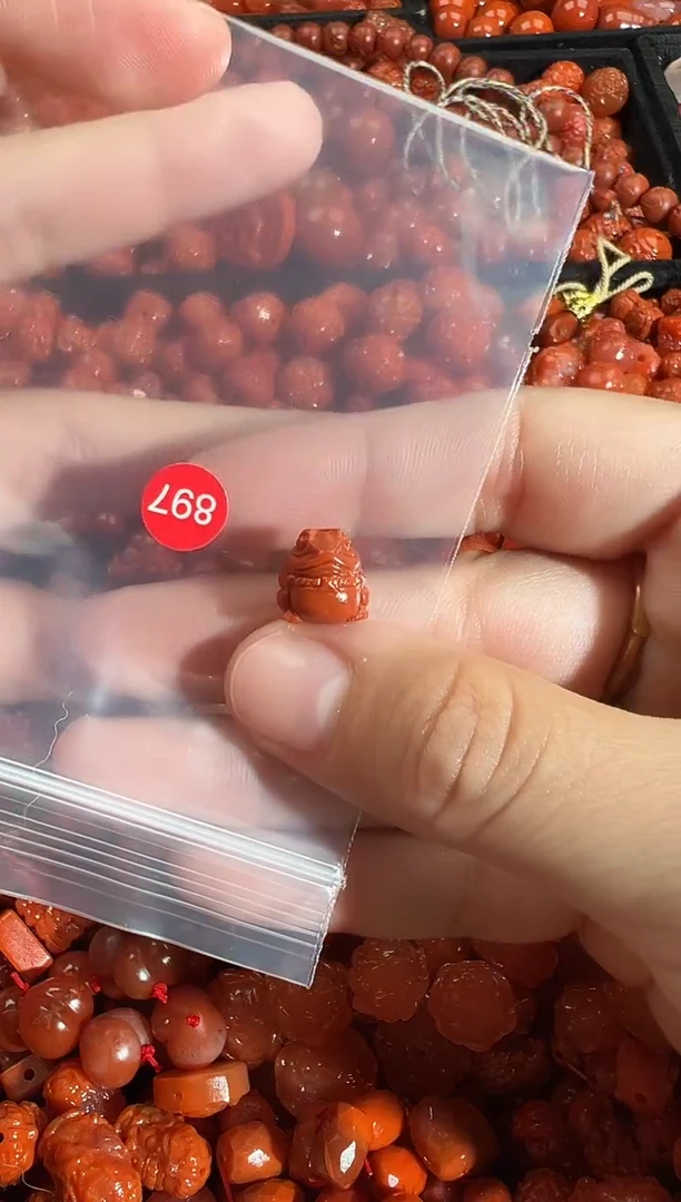 颈饰未镶嵌南红玛瑙1