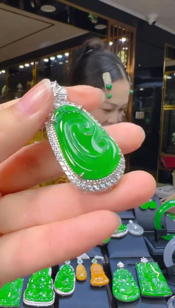 吊坠(赠链)银S925镶嵌翡翠142（多样性发其一）