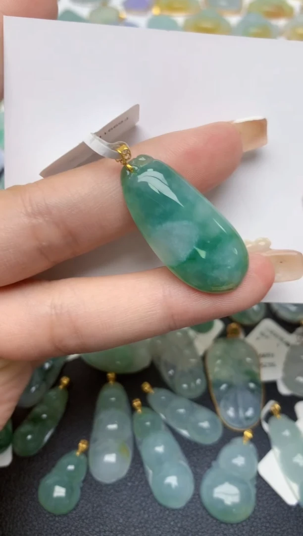 翡翠18K金镶嵌颈饰天然缅甸A货翡翠