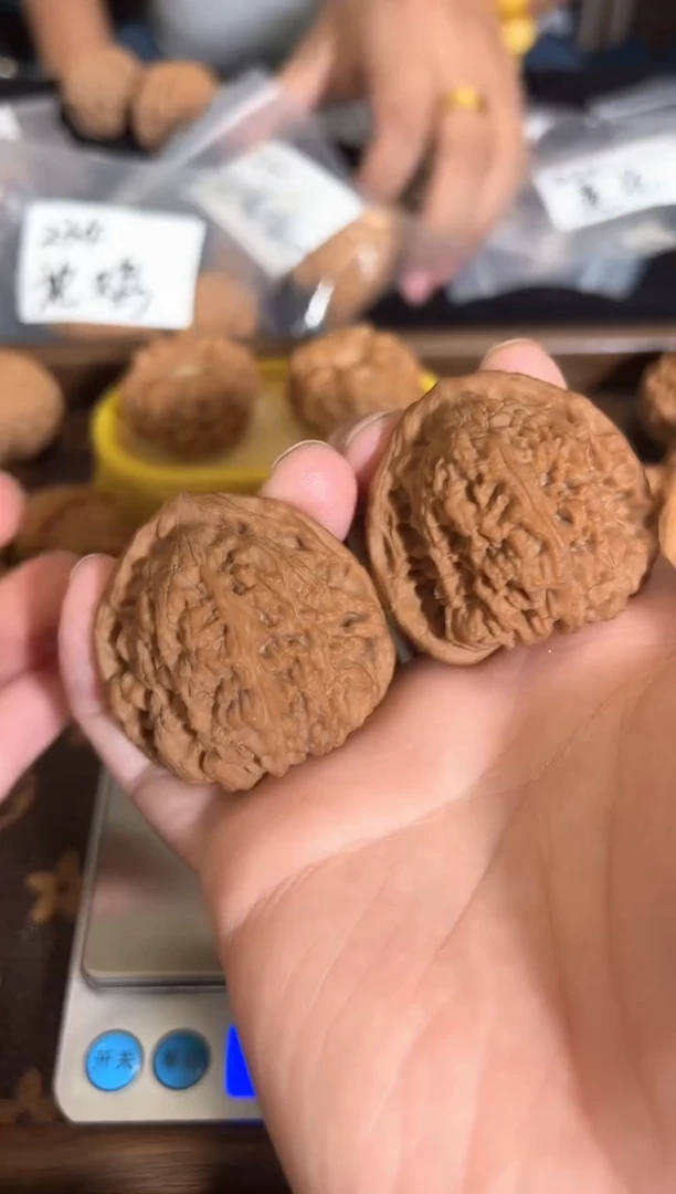 把件核桃全品南疆石