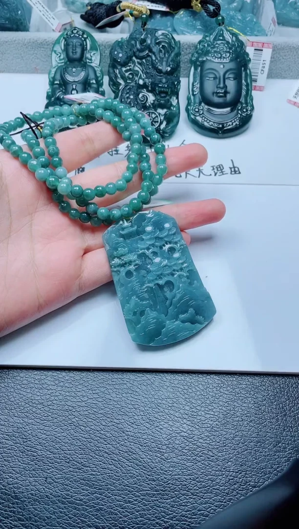 颈饰未镶嵌翡翠     一套