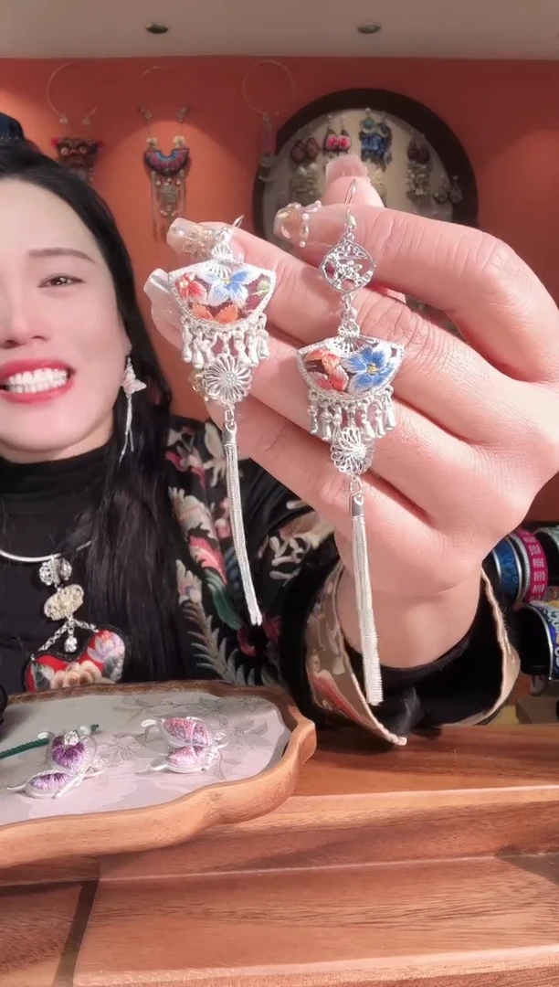 织绣手工刺绣苗绣饰品03