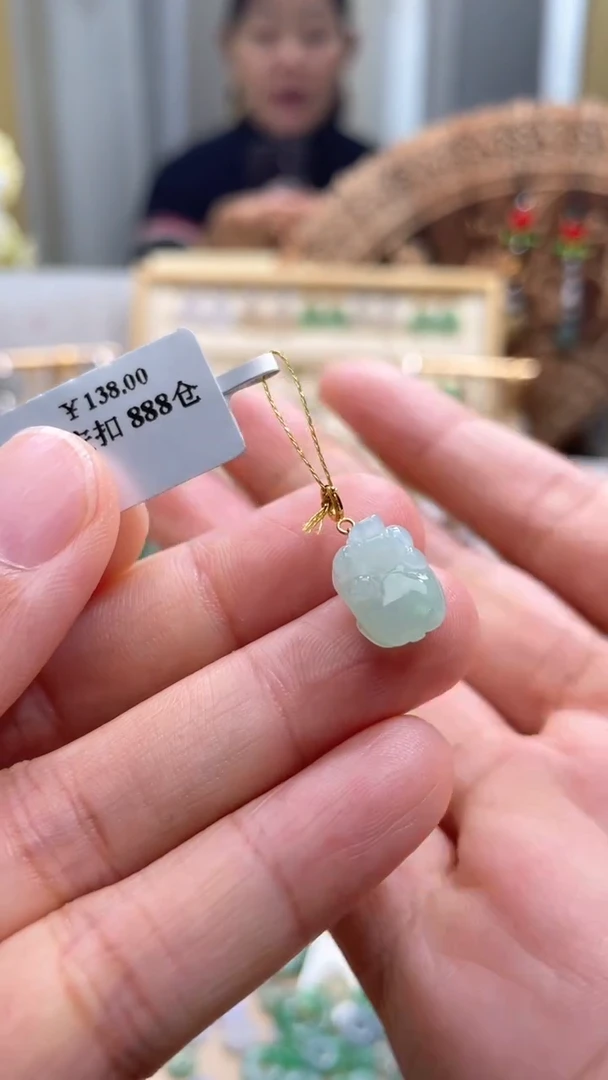 【闪购商品】翡翠颈饰18K金镶嵌猪猪