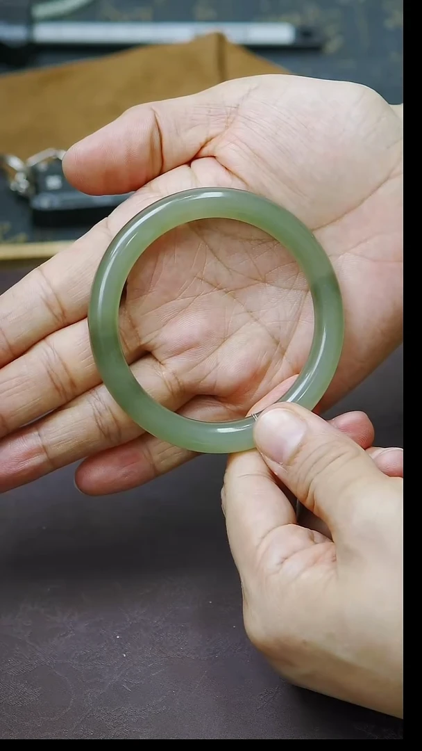 未镶嵌手镯和田玉56+圈口  冰湖水飘花手镯