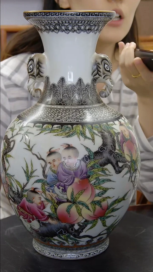 其他粉彩人物寿桃象耳盘口瓶#1225#