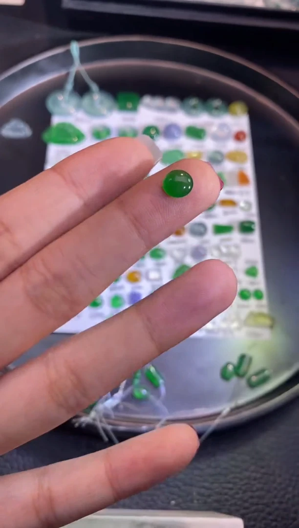 翡翠挂件未镶嵌蛋