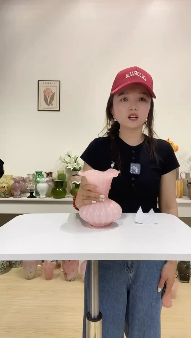 荷叶小粉色琉璃瓶