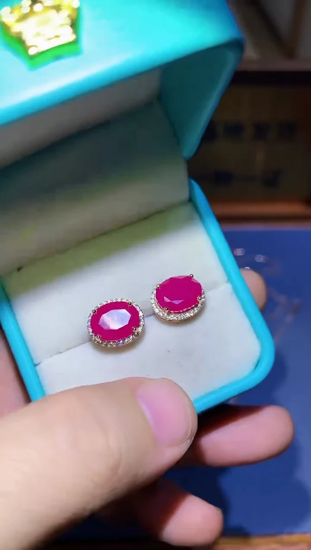 【闪购商品】红宝石耳饰银S925镶嵌........