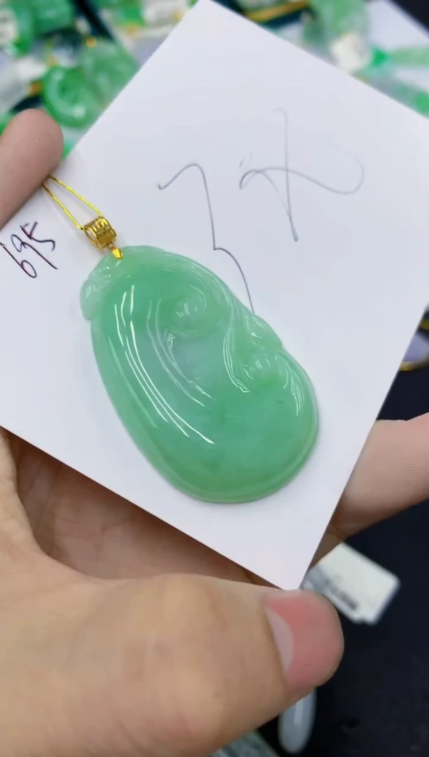 颈饰18K金镶嵌翡翠1111111111111